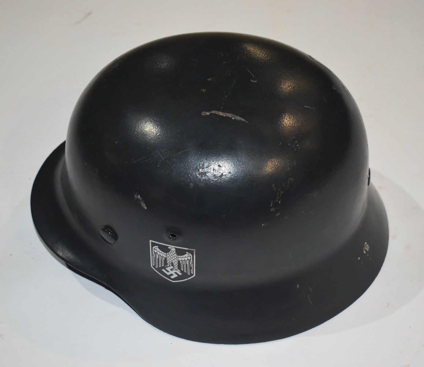 	 Метал. Каска німецька часів Другої світової війни (1939 - 1945 рр.)