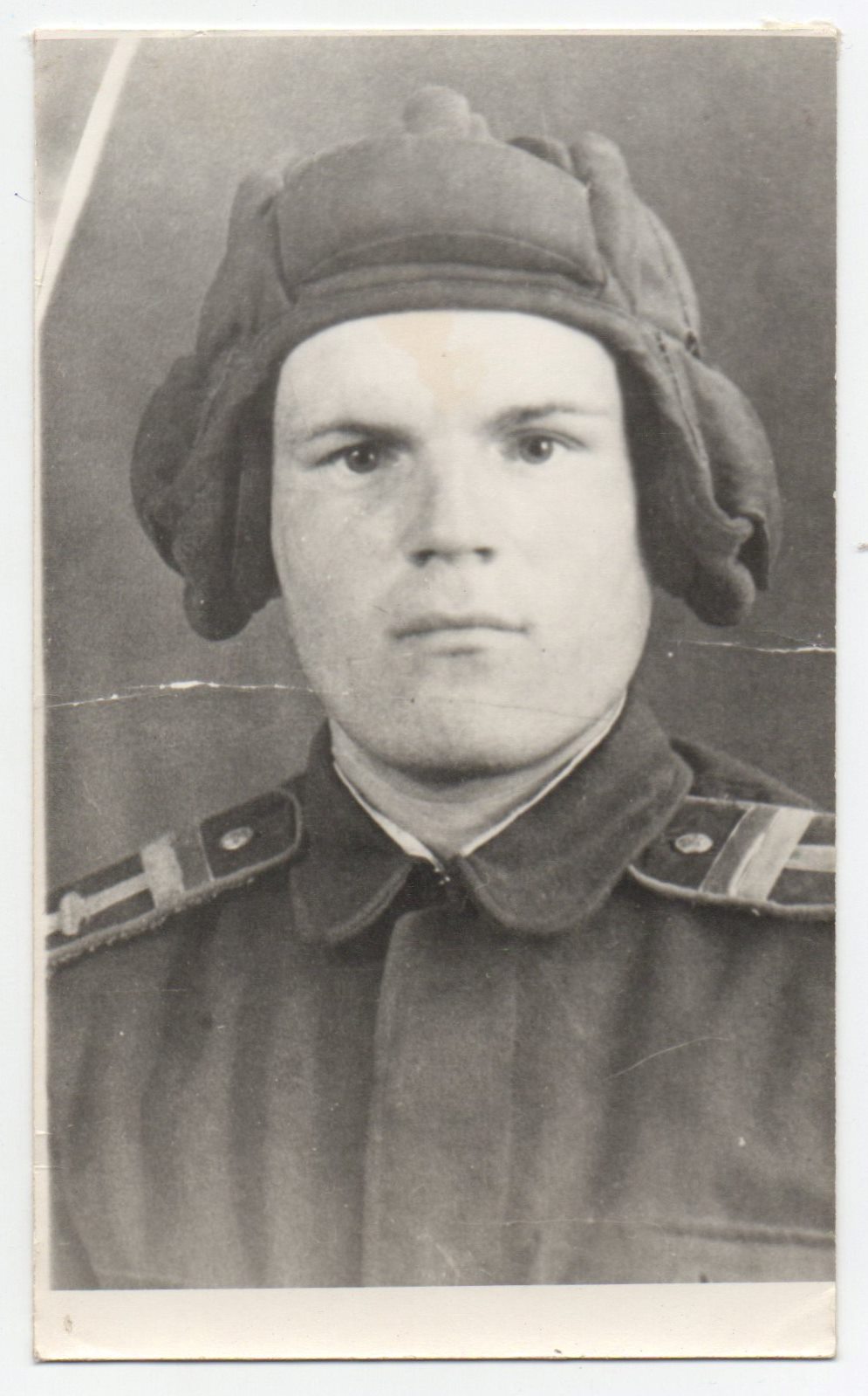 Фотографія "Гвардії старшина стрілець-радист Т-34 Семенов Г. І. Порт-Артур. 1945"