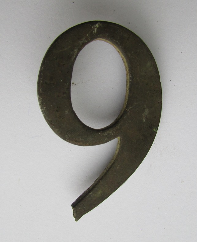 Метал. "Номерний знак військового підрозділу ("9") періоду Кримської війни" 