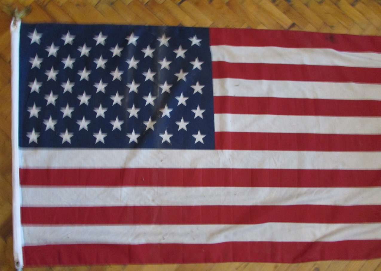Тканини. "Американський прапор - подарунок Правому Сектору в АТО від бійця з позивним "Крайг" з 1-ї американської піхотної дивізії"