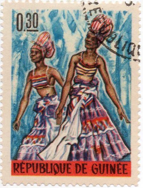 	Марка поштова гашена. "Танець молодих дівчат. Народні танці автохтонного населення Республіки Ґвінея. République de Guinée". 